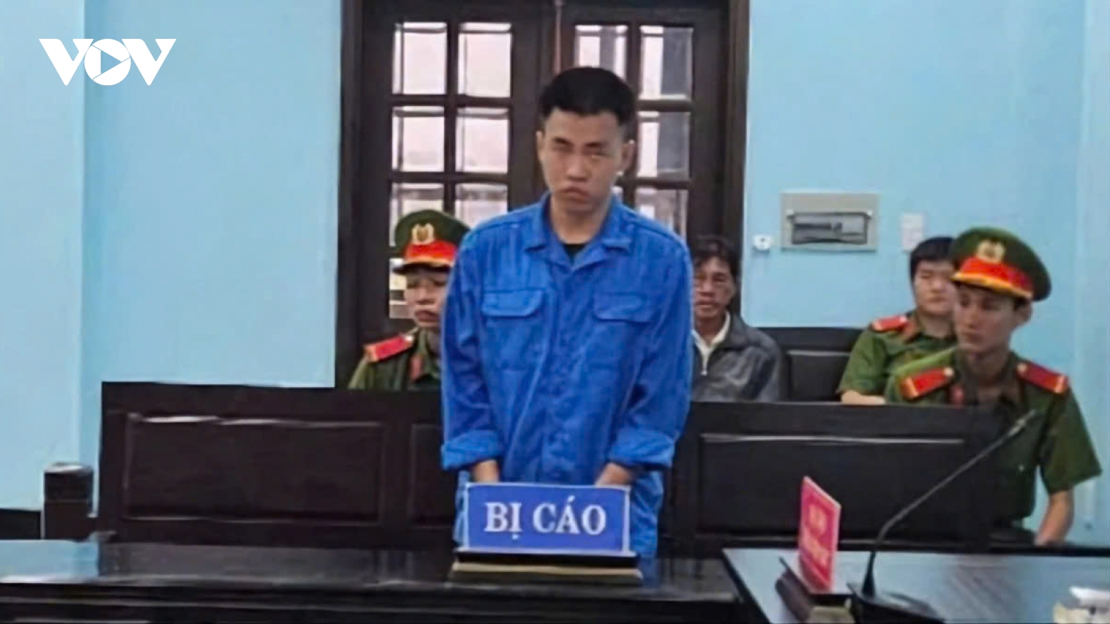 Nóng 24h: Lãnh 8 năm tù vì hiếp dâm người dưới 16 tuổi
